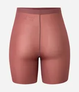 Bermuda de microfibra color bordó, modelo tipo lingerie de tiro alto y ajuste al cuerpo, con tecnología Micro Air.