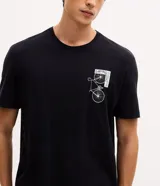 Remera de algodón de manga corta y cuello redondo, color negro, con estampa pequeña de bicicleta en el pecho.