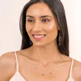 Collar de plata 925 con cadena de 45 cm más 5 cm de extensión, con dijes de estrellas de topacio blanco y piedras de granate.