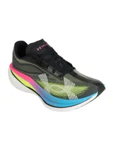 Championes de running Under Armour U Velociti Elite 3, diseñados para carreras de media y larga distancia en asfalto. Presentan capellada de tejido Leno elástico en tono gris verdoso con detalles gráficos en blanco, amarillo y celeste, entresuela multicolor con tecnología de amortiguación y placa de fibra de carbono.