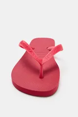 Sandalias planas Havaianas x Zara de diseño clásico tipo ojota, color marrón, con tiras texturizadas y suela de goma con relieve.