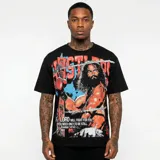 Camiseta negra de corte oversize con estampado gráfico frontal que representa a un hombre con barba y guantes de boxeo en un ring, acompañado de la frase 'The LORD WILL FIGHT FOR YOU'.