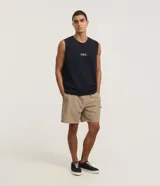 Bermuda Blue Steel para hombre, color beige, confeccionada en tejido ripstop. Cuenta con cintura elástica con cordón ajustable y bolsillos.