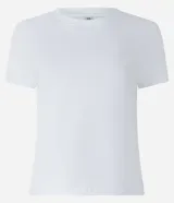 Remera básica de cuello redondo y manga corta, confeccionada en algodón suave y transpirable. Diseño liso y versátil de la marca Blue Steel.