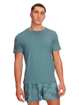 Remera deportiva Under Armour Launch Elite para hombre, color verde azulado, de manga corta y corte ajustado. Confeccionada con tejido ligero y transpirable que absorbe la humedad y mantiene la frescura durante el ejercicio.