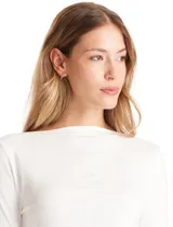 Remera blanca de modal, marca Elie Tahari, con cuello recto, manga larga y frunces en el lateral.