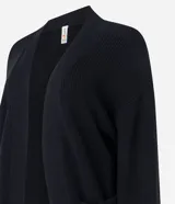 Cardigan abierto de punto pesado, con diseño alargado, mangas largas y bolsillos laterales. Confeccionado en una mezcla de viscosa, poliéster y poliamida.