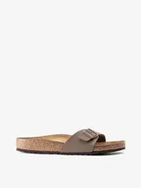 Sandalias Birkenstock modelo Madrid, color taupe, con una tira ancha ajustable con hebilla metálica.