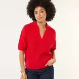 Sweater de punto rojo con cuello polo y escote en pico, de manga corta y diseño holgado.