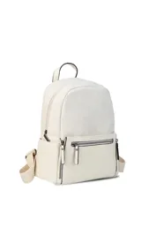 Mochila negra combinada con nobuck, bolsillo amplio adelante con broche y cierre, bolsillos en los costados, asas regulables y bolsillos internos.