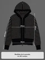 Campera de tejido de punto con capucha, diseño a rayas horizontales en blanco y negro, con puños y cintura en tejido liso negro.