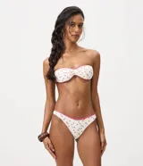 Bombacha de bikini de microfibra color blanco con miniestampado de hongos rojos y ribete en contraste a cuadros rojo y blanco.