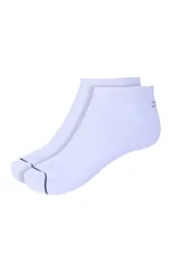 Pack de tres pares de soquetes gruesos color blanco con detalles en azul marino en el puño y la puntera, y pequeño logo bordado en el lateral.