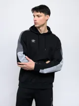 Canguro negro con capucha, corte clásico, mangas largas con franjas grises y logo de la marca bordado en el pecho.