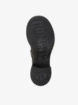 Mocasín de piel vacuna color negro con acabado envejecido, plantilla de EVA y suela XL EXTRALIGHT de EVA. Presenta un tacón de 7 cm y forro interior de piel vacuna.