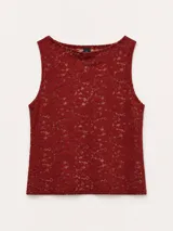 Musculosa de encaje color rojo, con cuello redondo y diseño sin mangas.