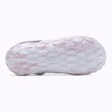 Sandalia tipo zueco acuático Merrell, con diseño ergonómico de espuma EVA inyectada y perforaciones para ventilación. Presenta un estampado marmolado en tonos rosado y blanco, con una tira trasera de ajuste en caucho translúcido.