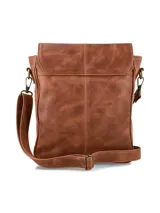 Morral de cuero color marrón de la marca Hush Puppies, con solapa frontal, cierre superior y correa ajustable.