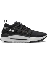 Championes Under Armour modelo Phantom X, de diseño deportivo y futurista. Presentan una parte superior de tejido transpirable en color negro, con estructura de TPU en el mediopié para mayor soporte y una entresuela de espuma supercrítica en color gris claro. Incluyen el logo de la marca en el lateral y una suela de goma con tracción superior.