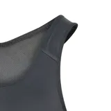 Top deportivo Adidas Powerreact color gris oscuro, con espalda cruzada y logo blanco en el frente. Confeccionado con tejido elástico y tecnología Aeroready para absorción de humedad.