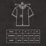 Remera de algodón premium con efecto de lavado a la piedra, corte oversize y diseño unisex. Presenta estampado tipográfico en la espalda con la frase 'RESILIENCE BUILT TO RISE'.