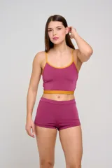 Shorts de baño de tiro alto con elástico en la cintura y diseño totalmente forrado.