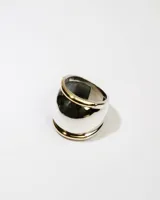 Anillo ancho de plata 925 con detalles en dublé de oro.