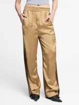 Pantalón de vestir color dorado con laterales de terciopelo marrón, corte palazzo y cintura elástica.
