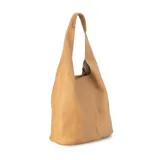 Cartera de hombro tipo hobo en símil cuero color negro, de diseño amplio y correa integrada.