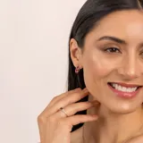 Aros de plata 925 con cuentas de rubí engarzadas.