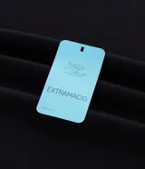 Musculosa deportiva Get Over de color negro, con cuello redondo y diseño sin mangas. Confeccionada en mezcla de modal, poliéster y elastano con tecnología Dry de secado rápido, e incorpora una pequeña estampa minimalista numérica en el pecho.