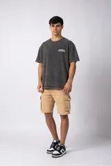 Remera de algodón peinado color beige con efecto "snow wash" que le da un look gastado. Tiene un estampado frontal con el texto "VCP Cnpt." en blanco.