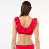 Top de bikini de microfibra suave, color rojo, con escote en V y volantes anchos alrededor del escote y los hombros.