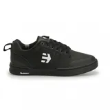 Championes Etnies Camber Michelin, color negro con logo blanco en el lateral. Suela de goma Michelin.