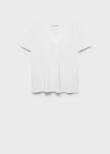 Camiseta blanca fluida de manga corta, con cuello en V y diseño recto.