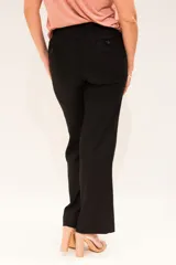 Pantalón negro de lino, corte palazzo, con cintura alta elastizada y cordón ajustable.