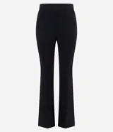 Pantalón flare de tiro alto confeccionado en punto roma, con diseño estructurado que se ajusta en caderas y muslos para abrirse desde la rodilla. Presenta una silueta elegante y versátil.