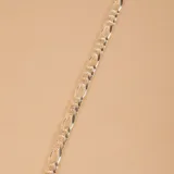 Cadena de eslabones tipo figaro fabricada en plata 925, con acabado pulido brillante.
