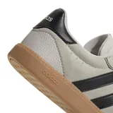 Championes Adidas Breaknet Sleek color gris claro con detalles en negro y suela marrón.