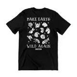 Remera negra de algodón con estampado gráfico en blanco en la espalda que presenta diversos animales y la frase 'Make Earth Wild Again'.