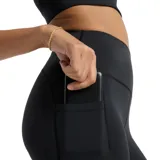 Calza deportiva New Balance Sleek Pocket High Rise Legging de tiro alto y color negro, con bolsillos laterales.