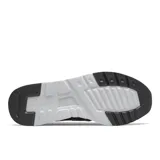 Championes New Balance modelo CW997HPY, color negro con detalles en blanco y estampado de leopardo en el forro interior y en la puntera. Presentan el logo 'N' en dorado con borde negro y entresuela blanca.