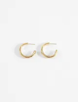 Aros tipo argolla gruesa de acero quirúrgico hipoalergénico color dorado.