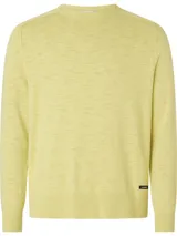 Sweater amarillo claro de algodón orgánico con textura slub, cuello redondo y etiqueta con logo de goma en el bajo.