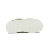 Championes urbanos Austral Champion Force D Lifestyle, color blanco con detalles dorados.