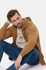 Canguro de felpa color azul marino con cierre frontal completo, capucha con cordones y bolsillos canguro.