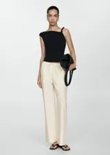 Pantalon wideleg de corte holgado, confeccionado en algodón, con cintura elástica y lazo ajustable.