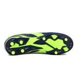 Championes de fútbol Diadora Tifosi Md Men, color azul marino con detalles en verde flúor, con tapones en la suela.