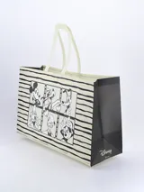 Bolso tipo shopper de diseño rectangular, color beige con rayas horizontales negras y estampado de personajes de Disney en paneles estilo tira de película. Cuenta con doble asa superior de hombro.