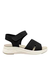 Sandalia de lycra negra con tira ajustable de velcro en el empeine, plantilla acolchada beige y suela chunky de goma blanca con relieve.
